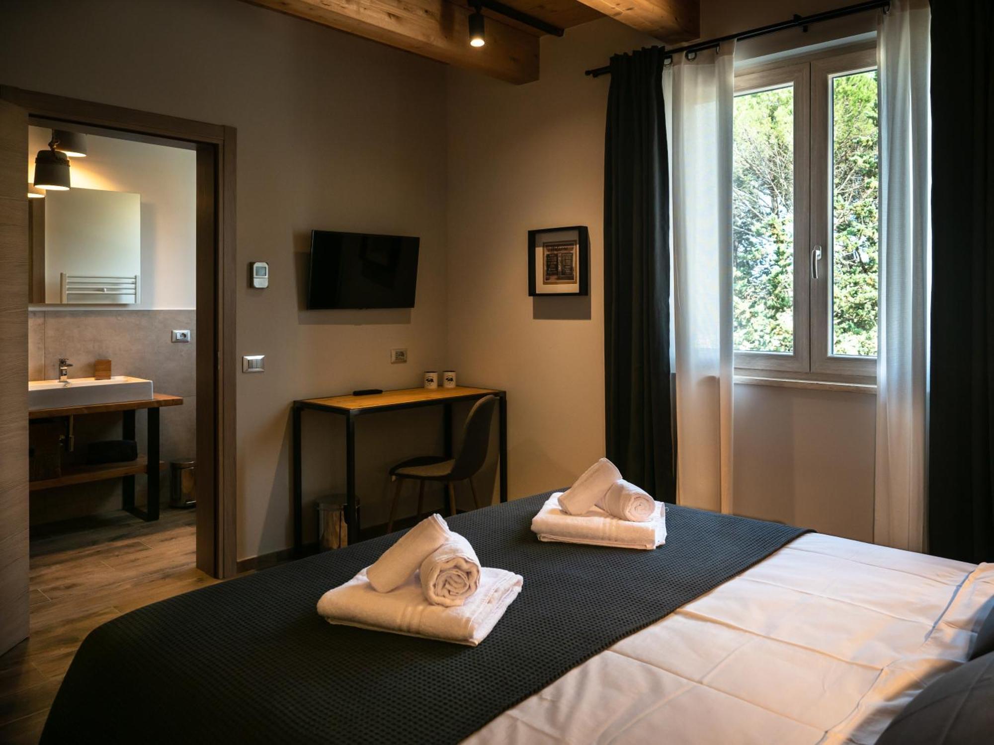Sleep 'N' Ride Massa Marittima Hotel Exterior foto